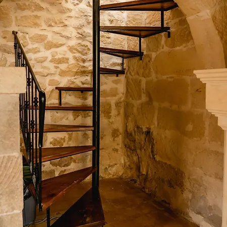 Charming & Stylish Historic With Pool Vilă *