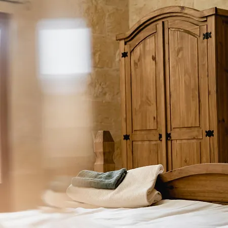 Charming & Stylish Historic With Pool Vilă