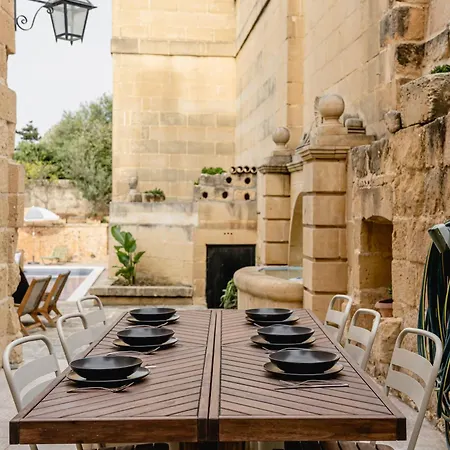 Charming & Stylish Historic With Pool Xewkija