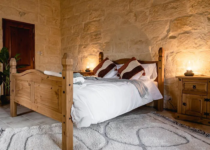 Charming & Stylish Historic With Pool Villa Xewkija