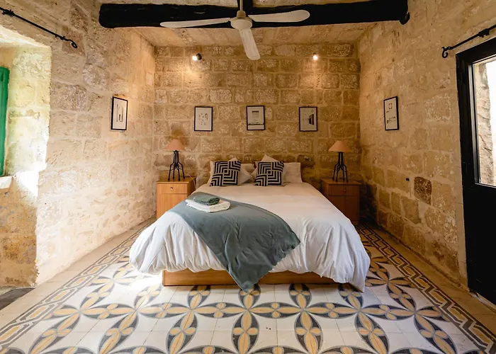 Charming & Stylish Historic With Pool Villa