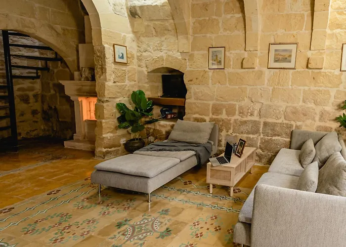 Villa Charming & Stylish Historic With Pool Xewkija