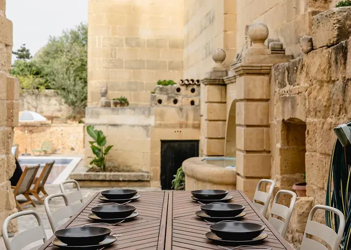 Charming & Stylish Historic With Pool Xewkija