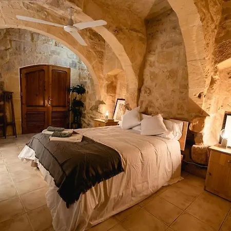 Charming & Stylish Historic With Pool Villa Xewkija
