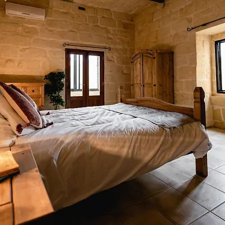 Charming & Stylish Historic With Pool Xewkija
