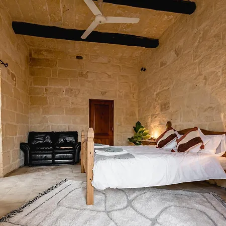 Villa Charming & Stylish Historic With Pool Xewkija